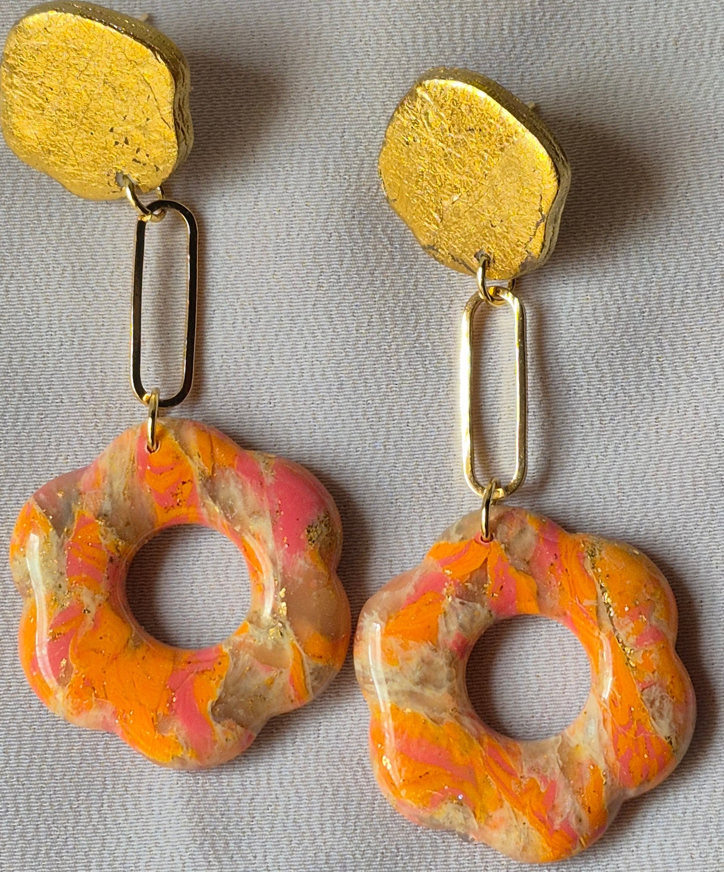 Aretes florales marmolados