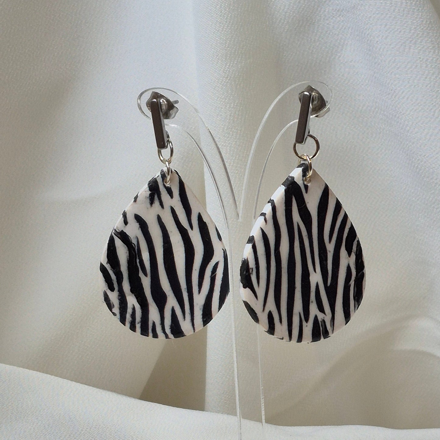 Pendientes de lágrima con estampado cebra