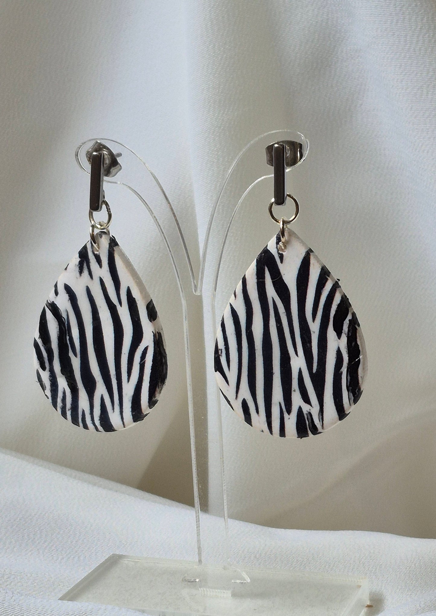 Pendientes de lágrima con estampado cebra