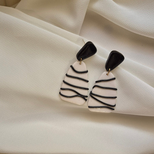 Pendientes geométricos en blanco y negro