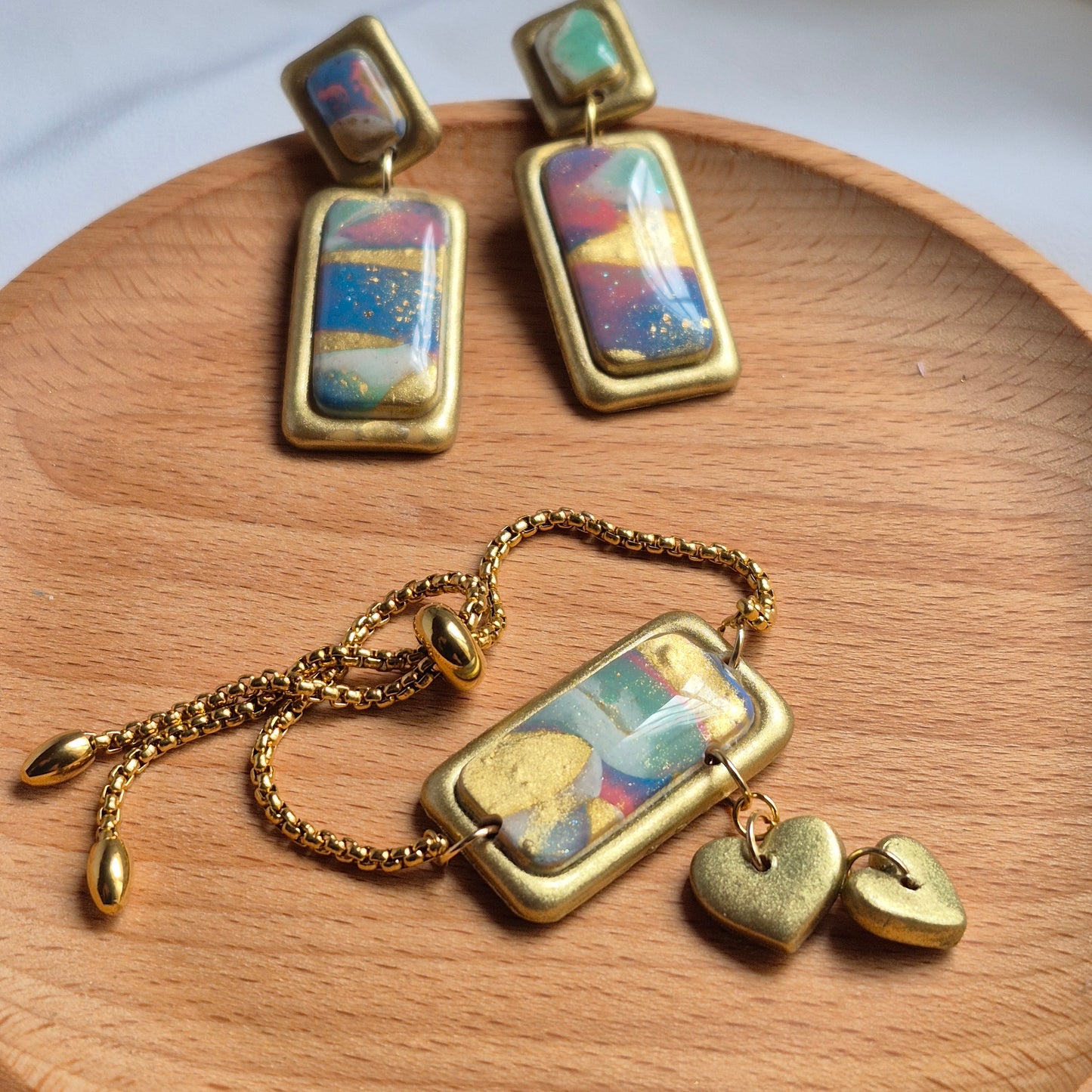 Pulsera “Corazones Dorados”