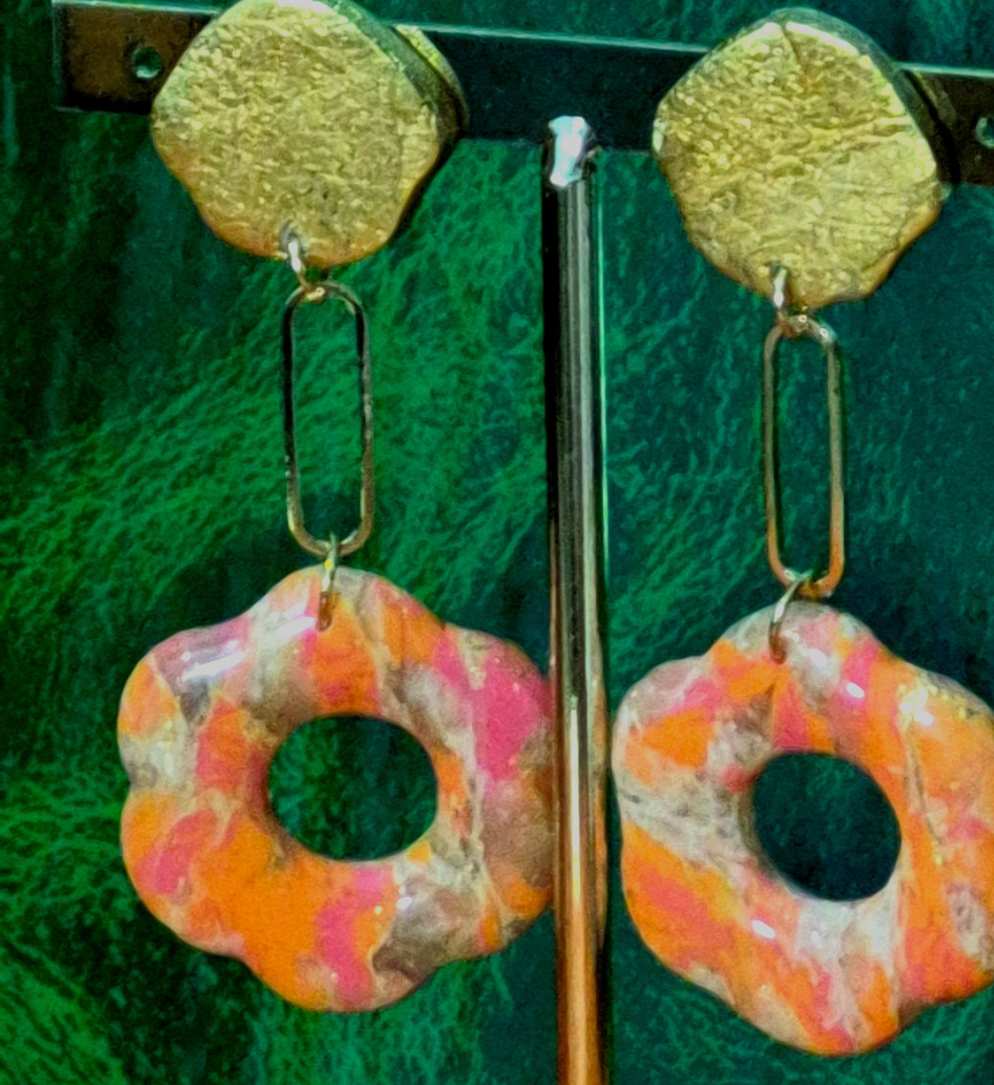 Aretes florales marmolados