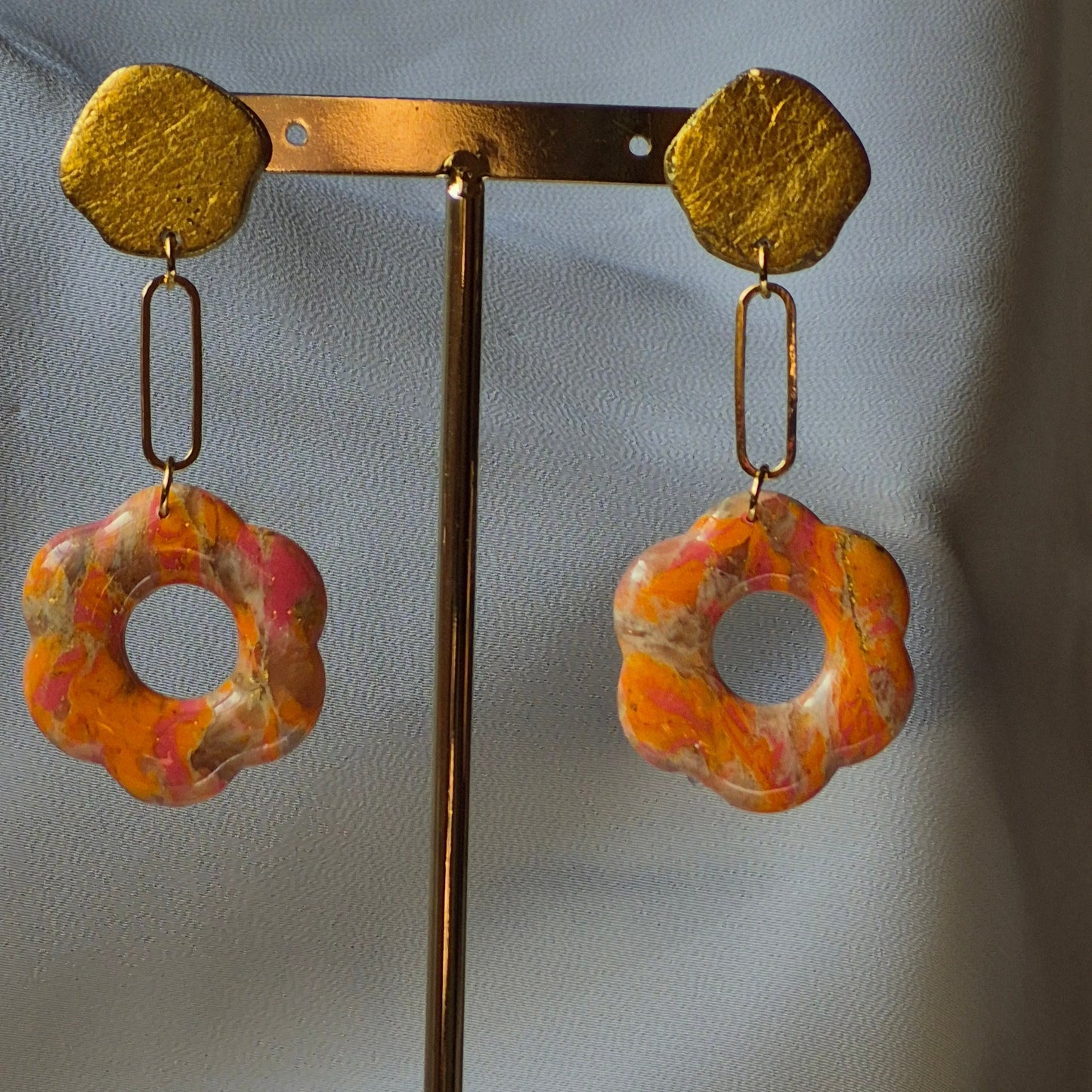 Aretes florales marmolados